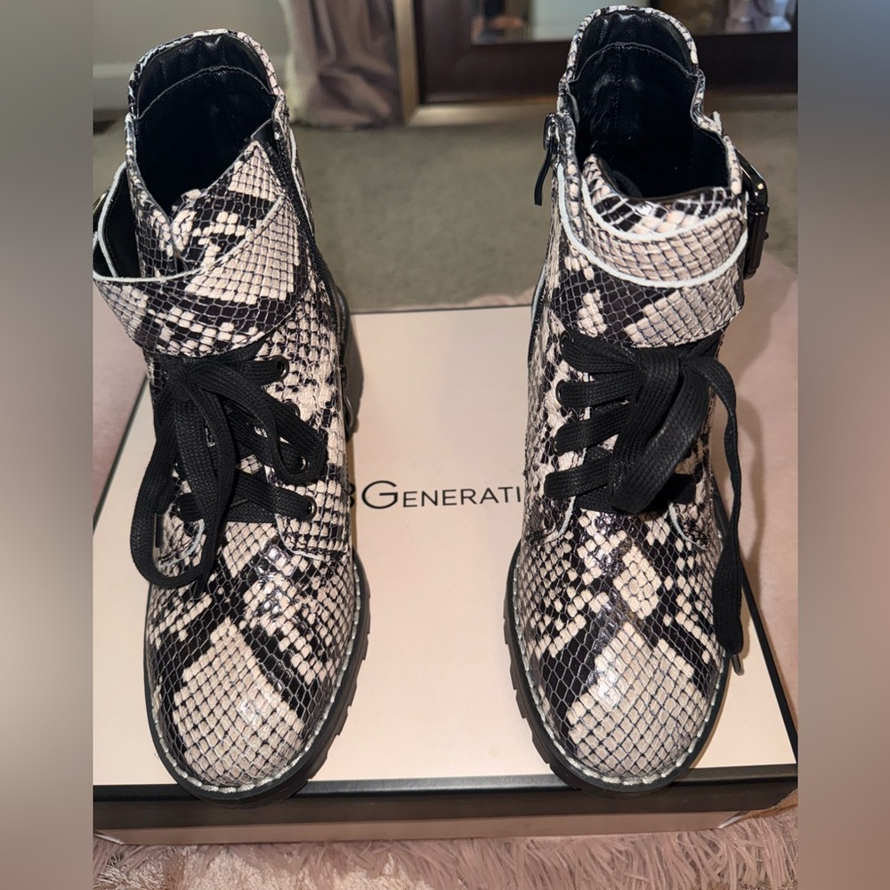 BCBGeneration Short combat boots